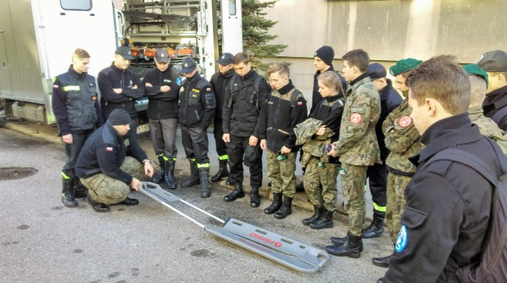 Nowotarscy kadeci w patronackiej jednostce