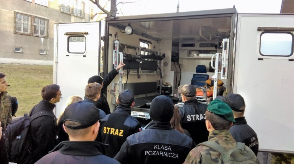 Nowotarscy kadeci w patronackiej jednostce