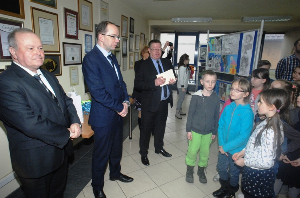 „Smog w Nowym Targu” - wystawa dziecięcych prac w nowotarskim magistracie