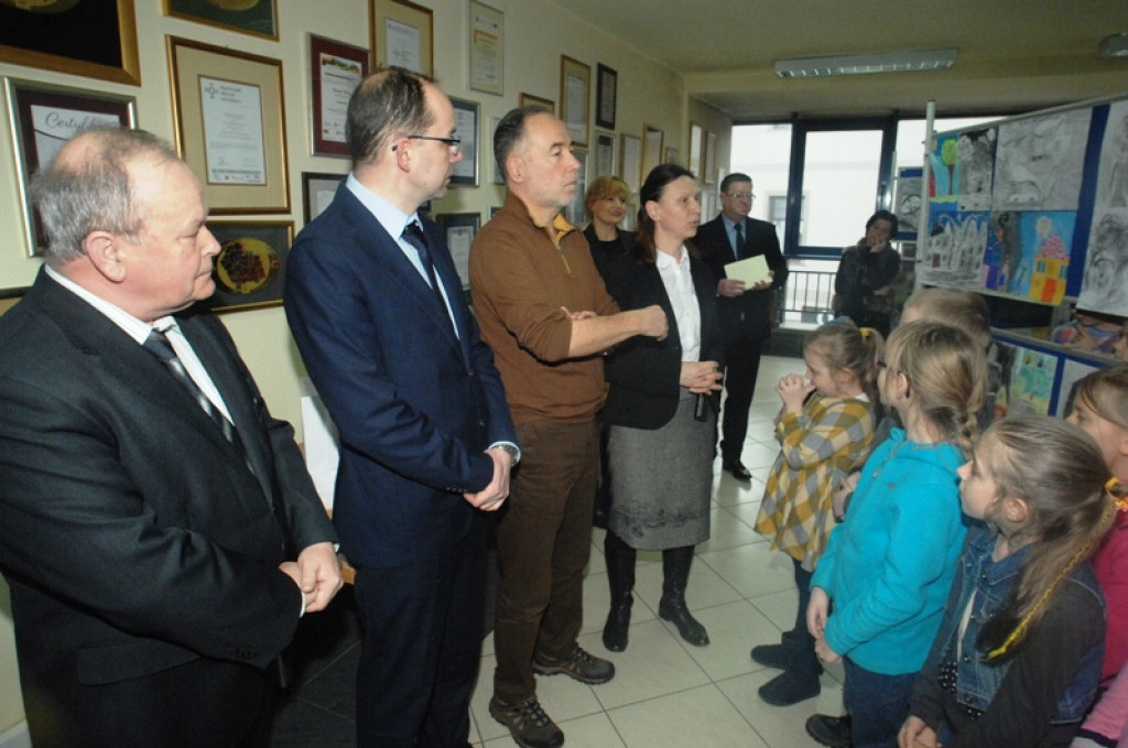 „Smog w Nowym Targu” - wystawa dziecięcych prac w nowotarskim magistracie