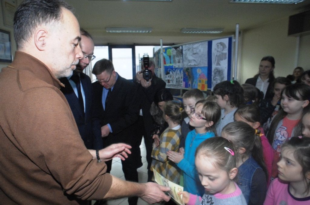 „Smog w Nowym Targu” - wystawa dziecięcych prac w nowotarskim magistracie