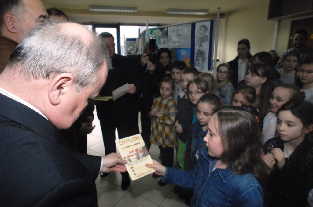 „Smog w Nowym Targu” - wystawa dziecięcych prac w nowotarskim magistracie