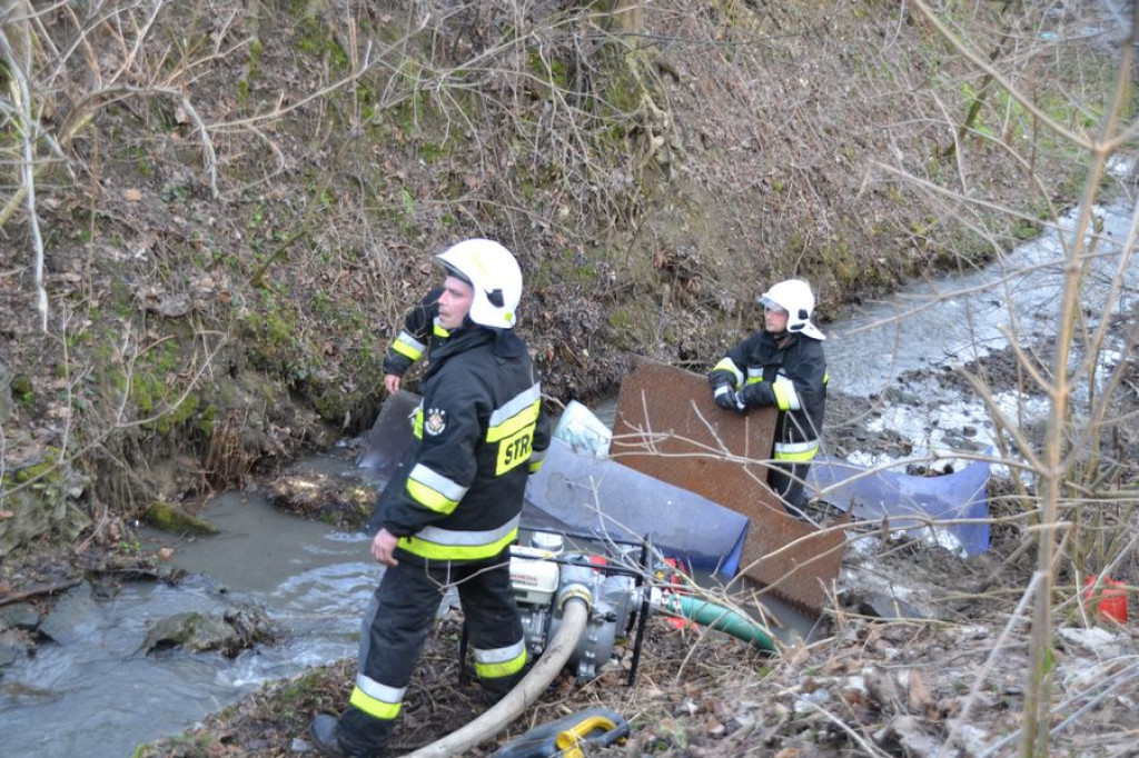Pożar fabryki tarcz ściernych w Skomielnej Białej