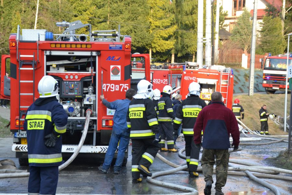 Pożar fabryki tarcz ściernych w Skomielnej Białej