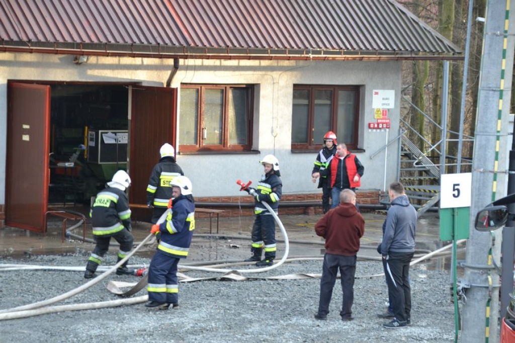 Pożar fabryki tarcz ściernych w Skomielnej Białej