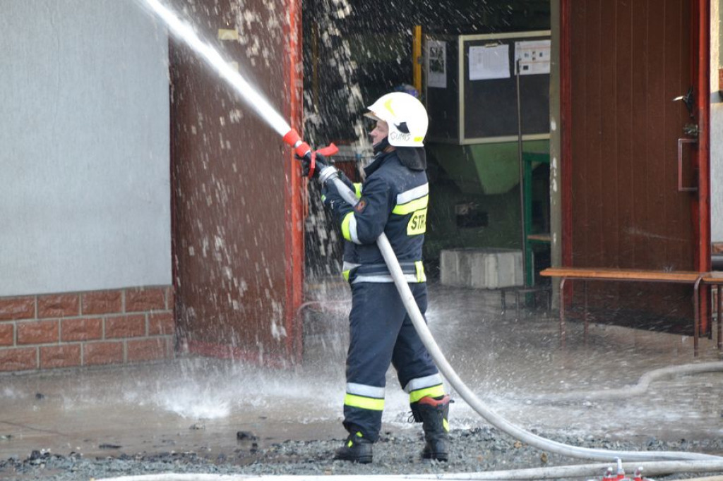 Pożar fabryki tarcz ściernych w Skomielnej Białej