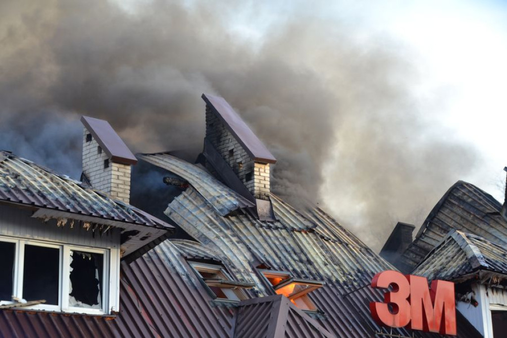 Pożar fabryki tarcz ściernych w Skomielnej Białej