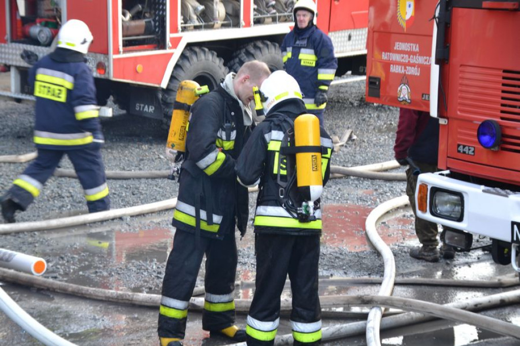 Pożar fabryki tarcz ściernych w Skomielnej Białej