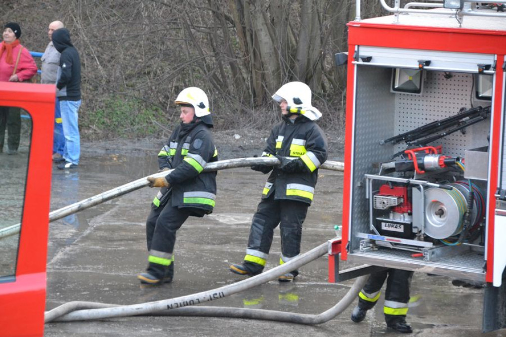 Pożar fabryki tarcz ściernych w Skomielnej Białej