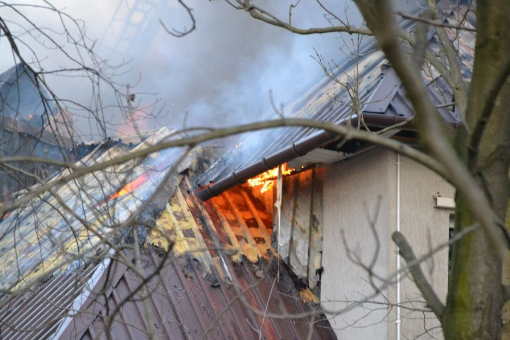 Pożar fabryki tarcz ściernych w Skomielnej Białej