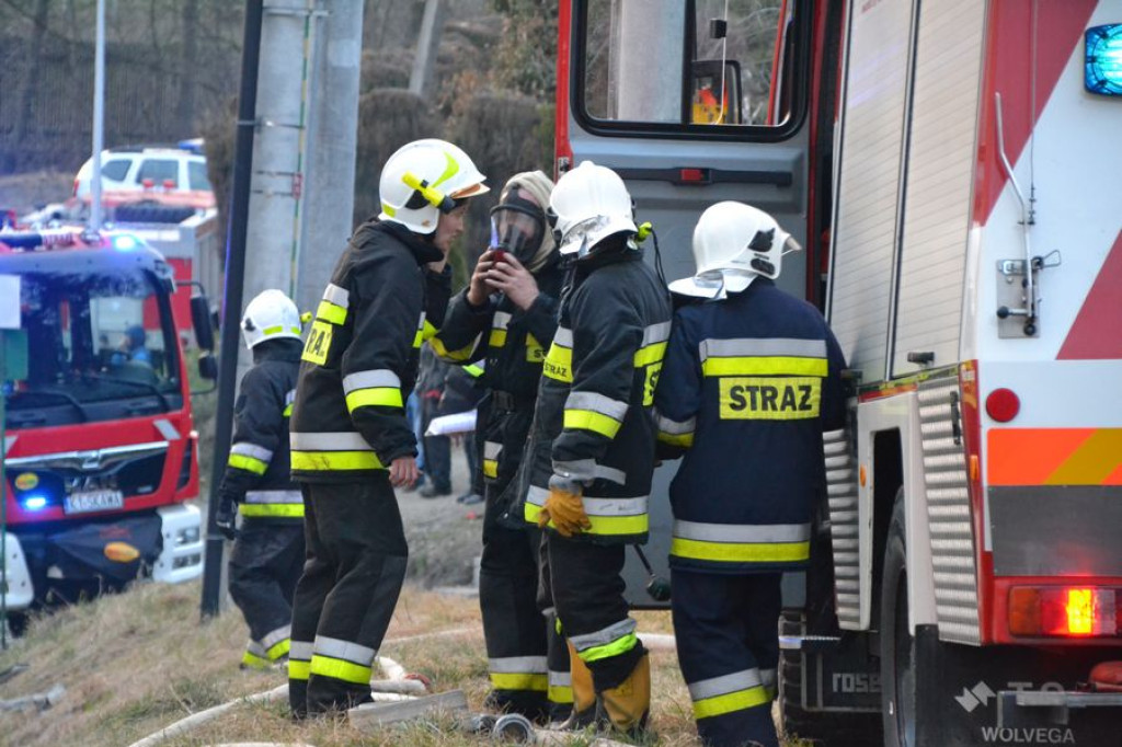 Pożar fabryki tarcz ściernych w Skomielnej Białej
