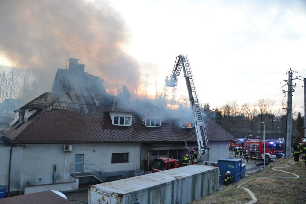 Pożar fabryki tarcz ściernych w Skomielnej Białej