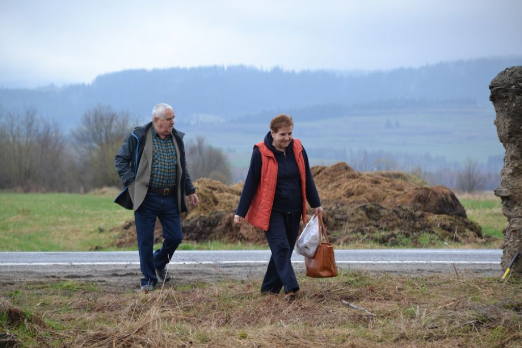 Sprzątanie cmentarza żydowskiego w Czarnym Dunajcu