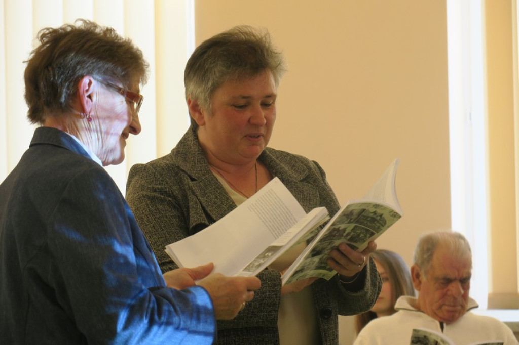 Monografia szkoły w Zębie