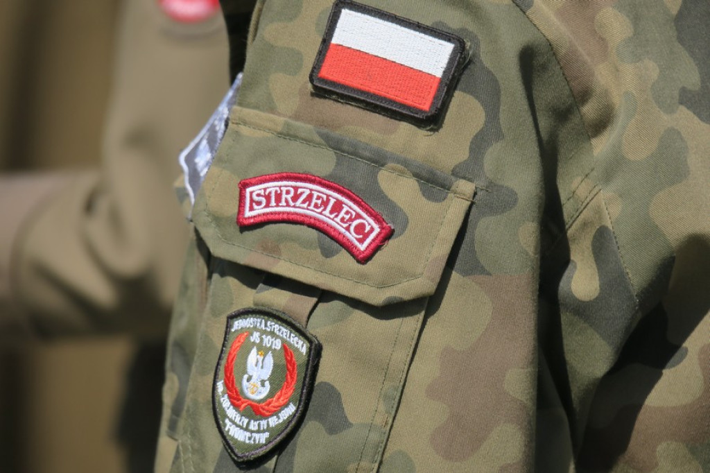 Suną zgodnie równym szykiem