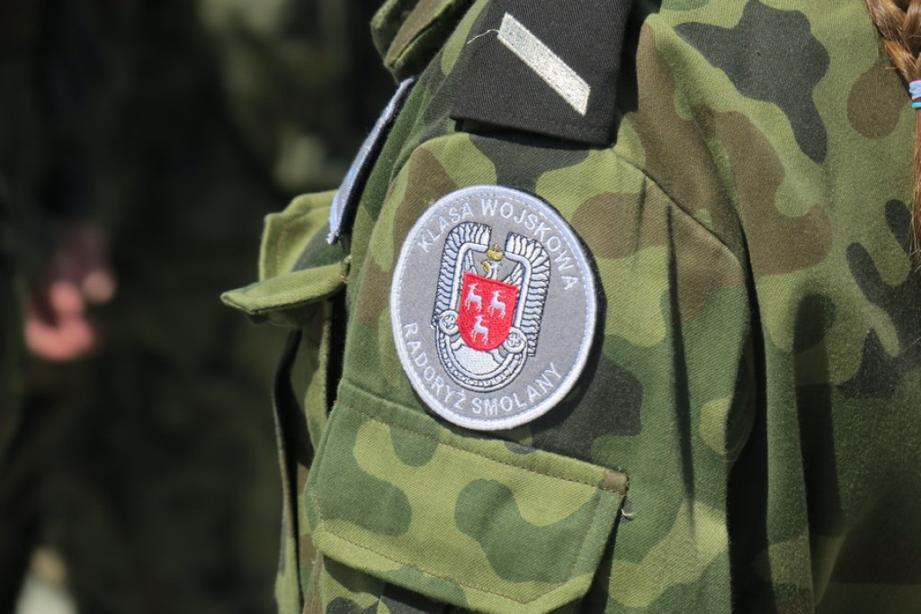 Suną zgodnie równym szykiem