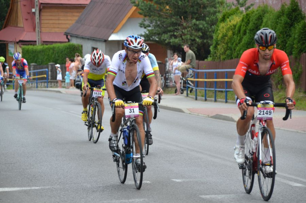 Amatorzy przejeżdżają przez Bukowinę Tatrzańską