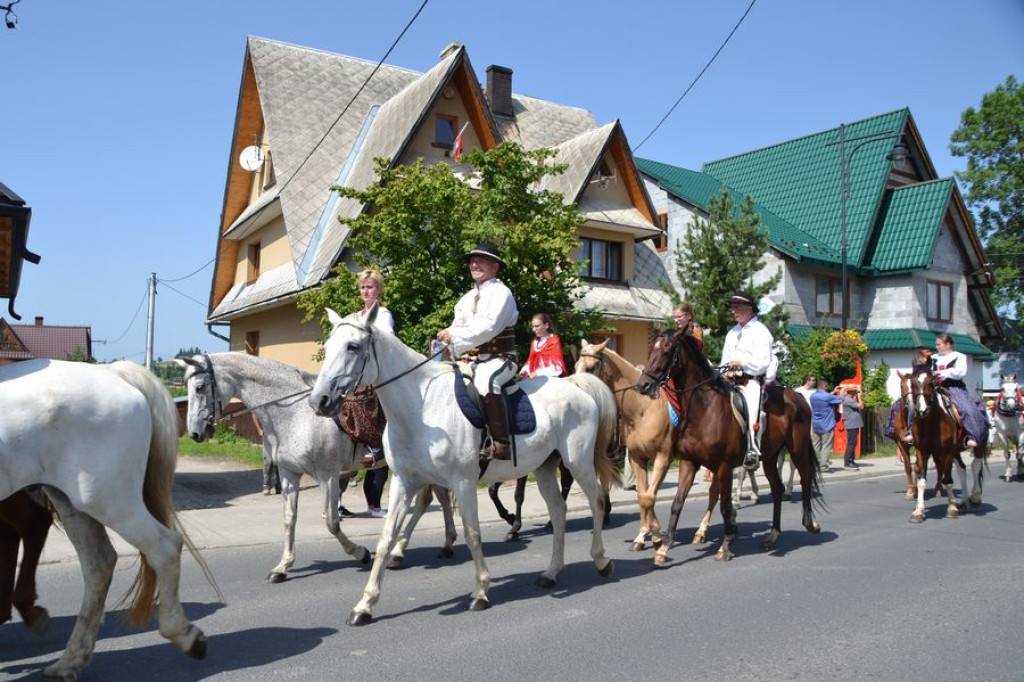 Paradny przejazd na rozpoczęcie Sabałowych Bajań
