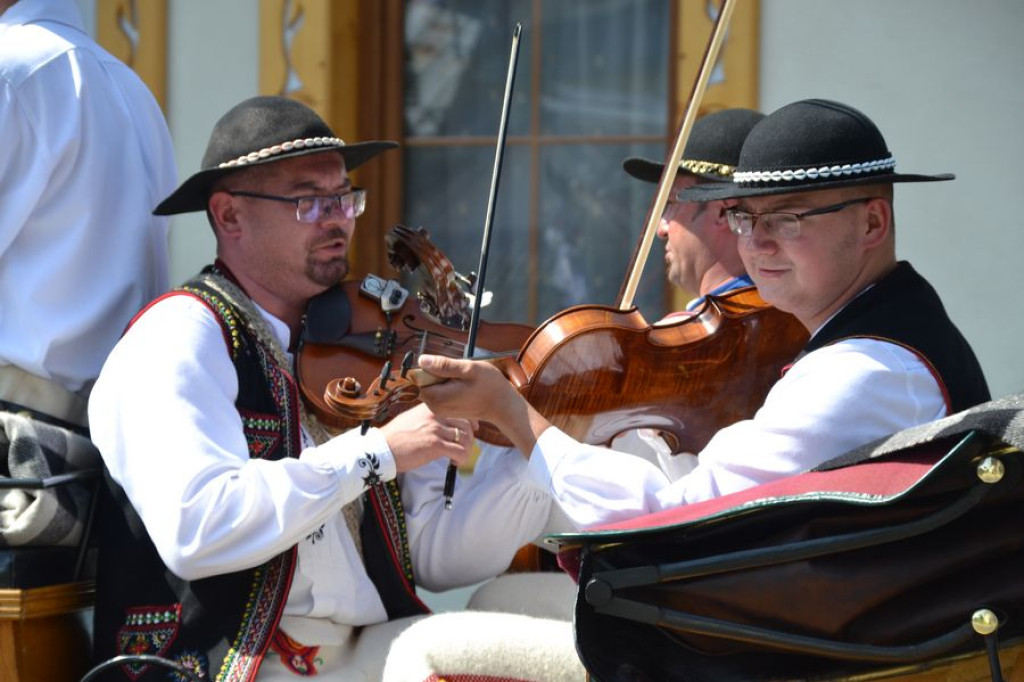 Paradny przejazd na rozpoczęcie Sabałowych Bajań