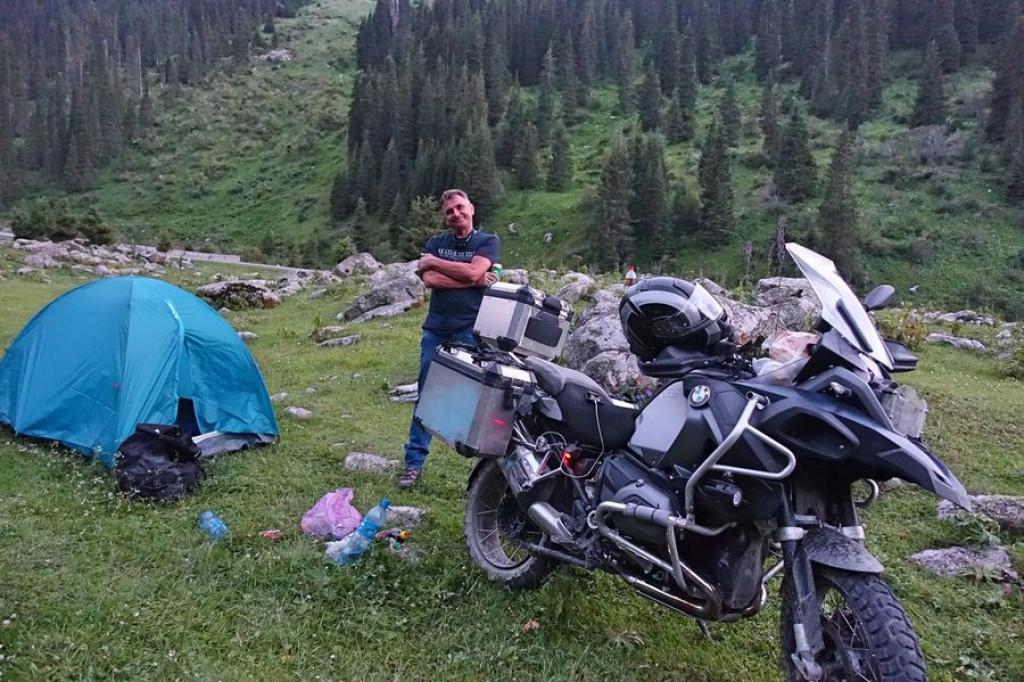 Motocyklowa podróż przez pół świata