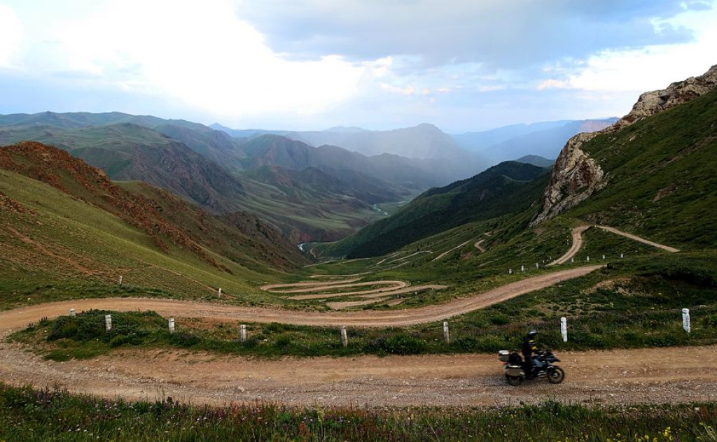 Motocyklowa podróż przez pół świata