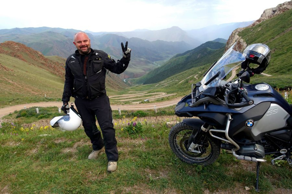 Motocyklowa podróż przez pół świata