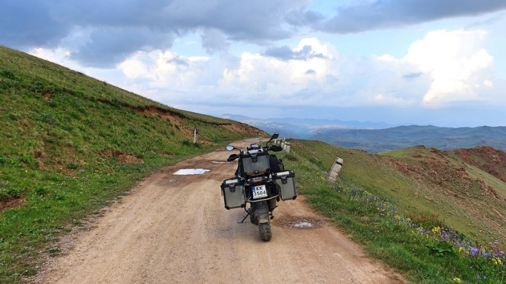 Motocyklowa podróż przez pół świata