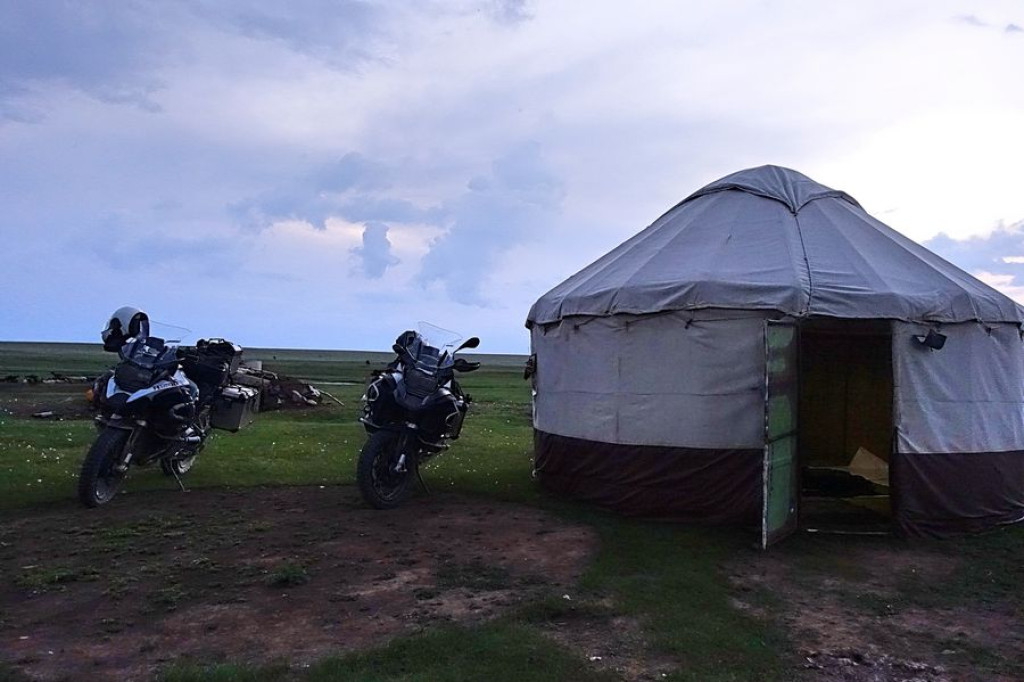 Motocyklowa podróż przez pół świata