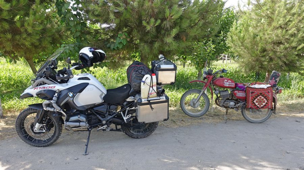 Motocyklowa podróż przez pół świata