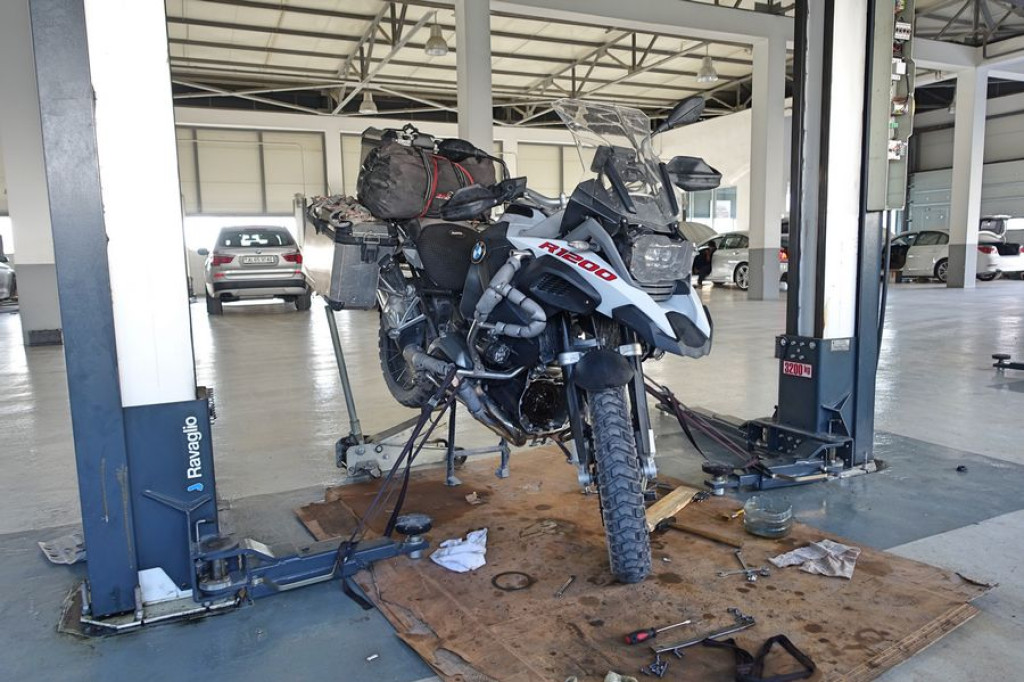 Motocyklowa podróż przez pół świata