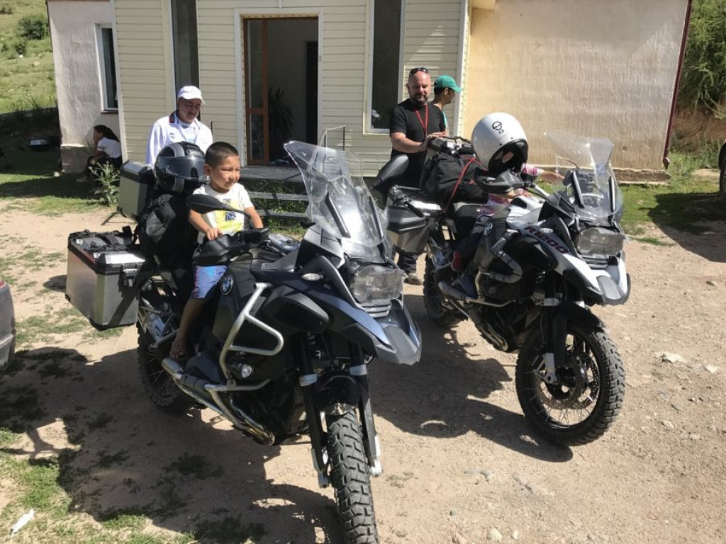 Motocyklowa podróż przez pół świata