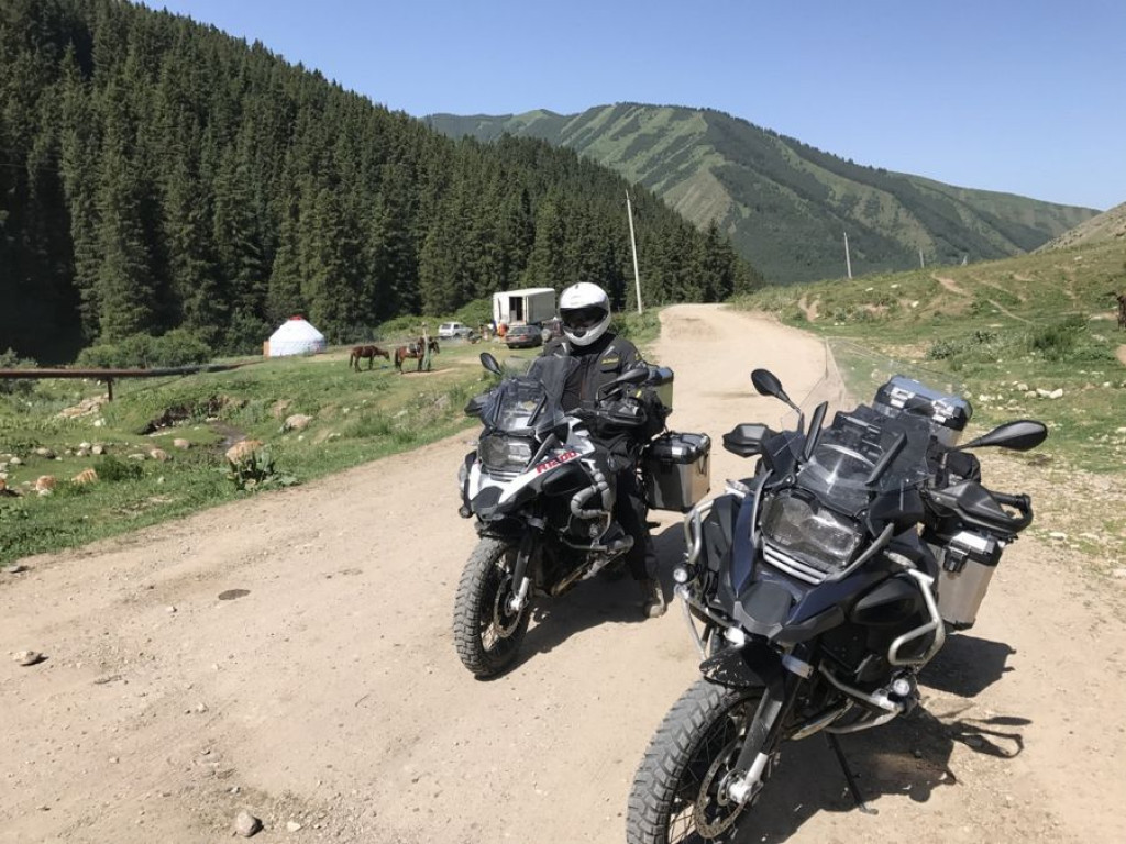 Motocyklowa podróż przez pół świata
