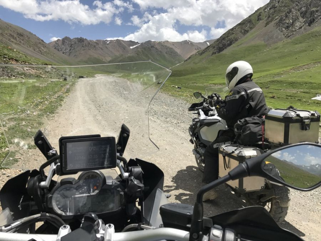 Motocyklowa podróż przez pół świata