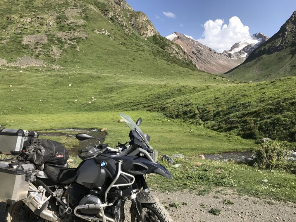 Motocyklowa podróż przez pół świata