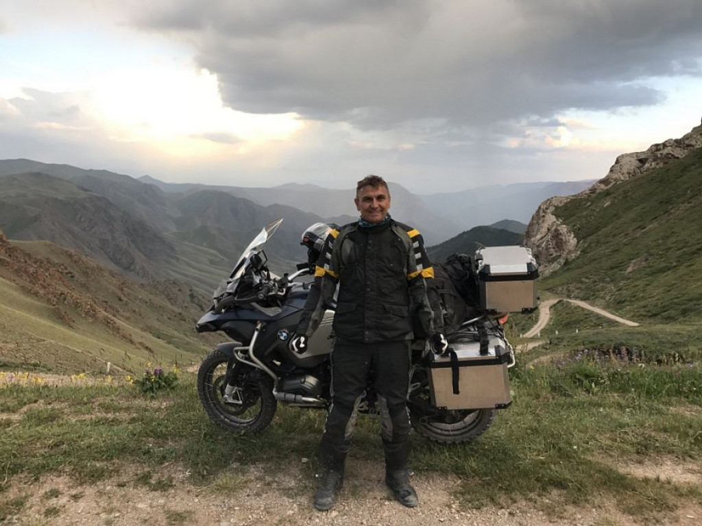 Motocyklowa podróż przez pół świata