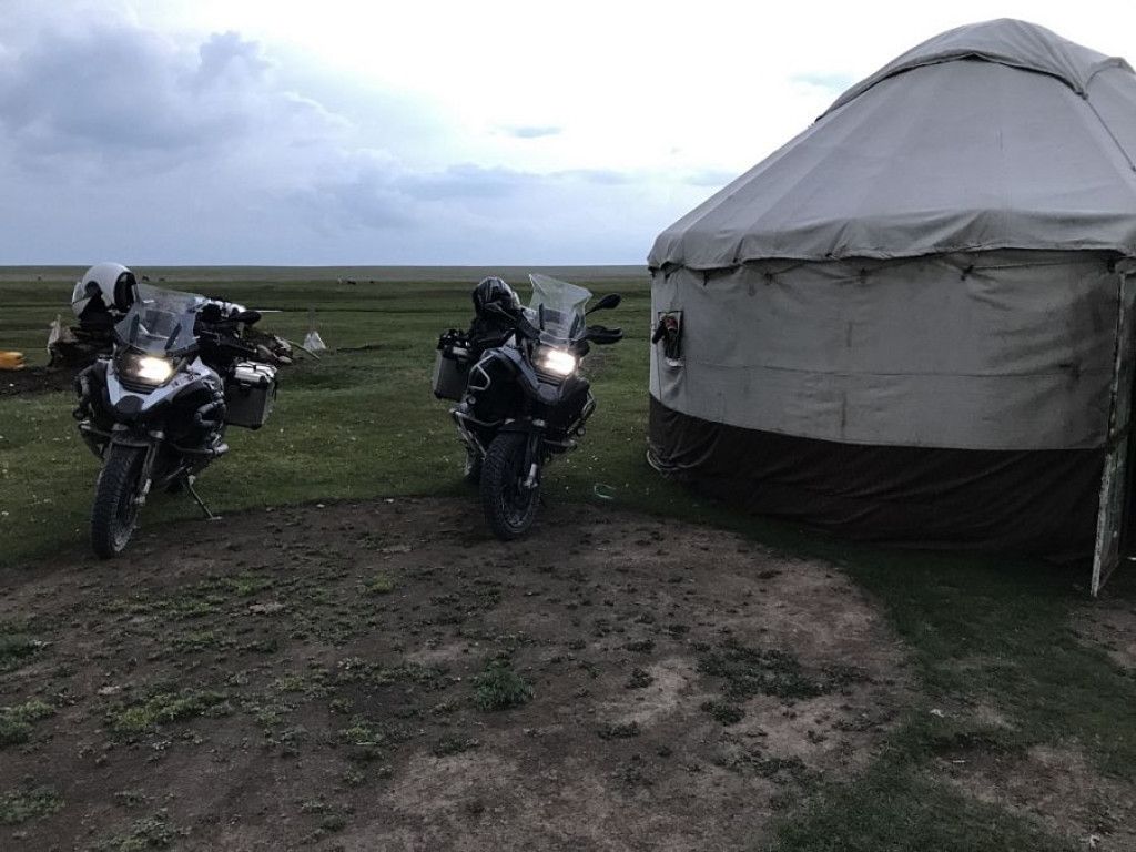 Motocyklowa podróż przez pół świata