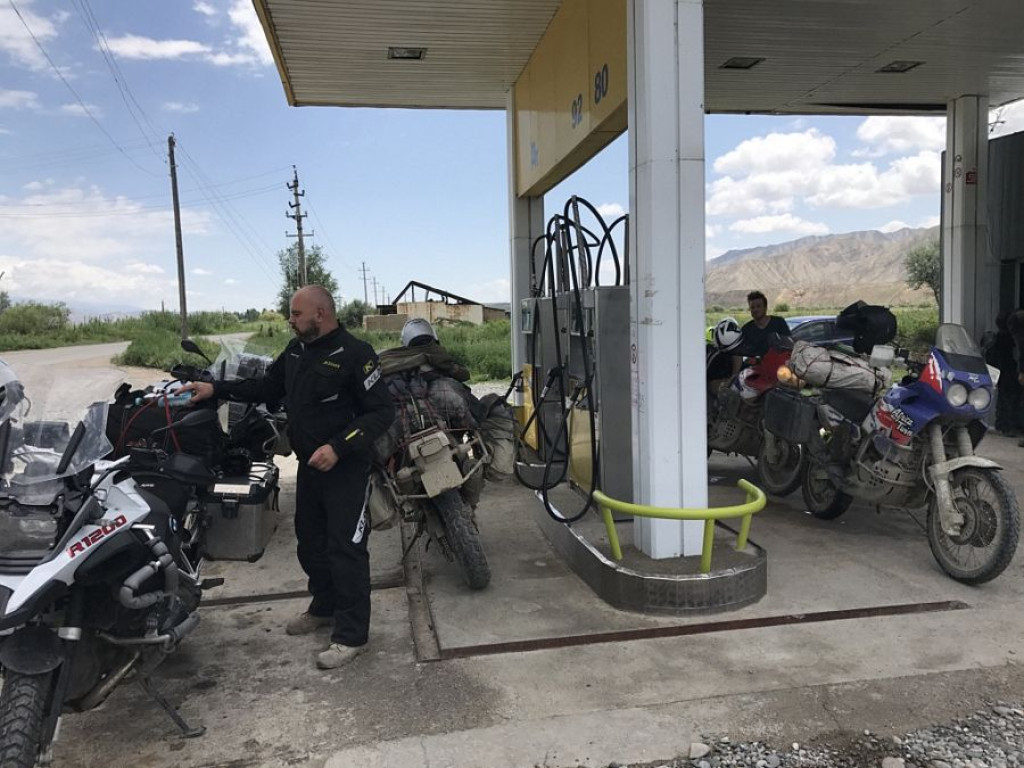 Motocyklowa podróż przez pół świata