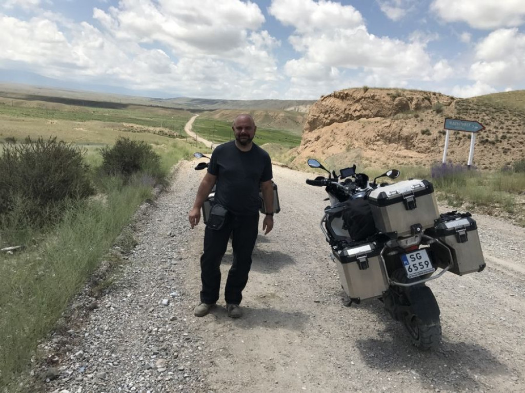 Motocyklowa podróż przez pół świata