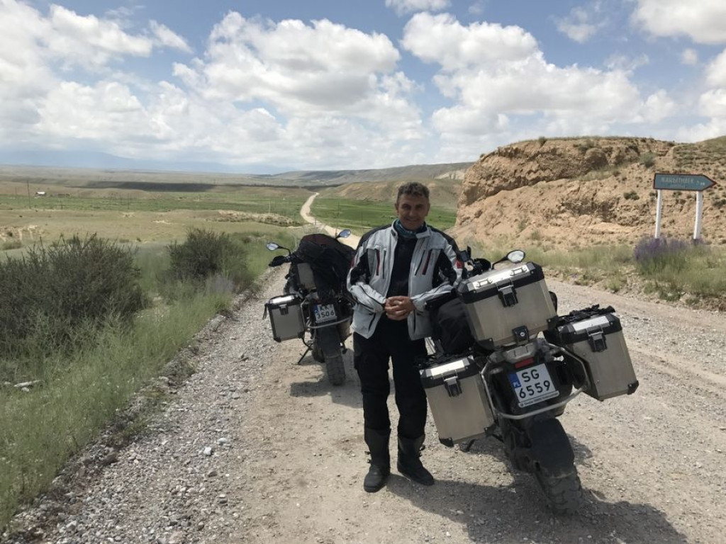 Motocyklowa podróż przez pół świata