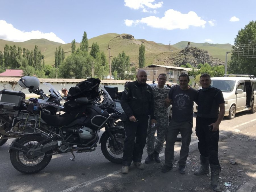Motocyklowa podróż przez pół świata