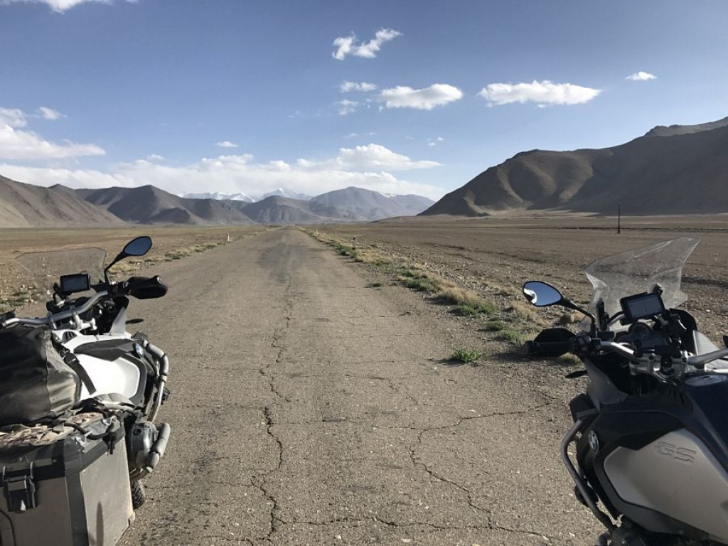Motocyklowa podróż przez pół świata