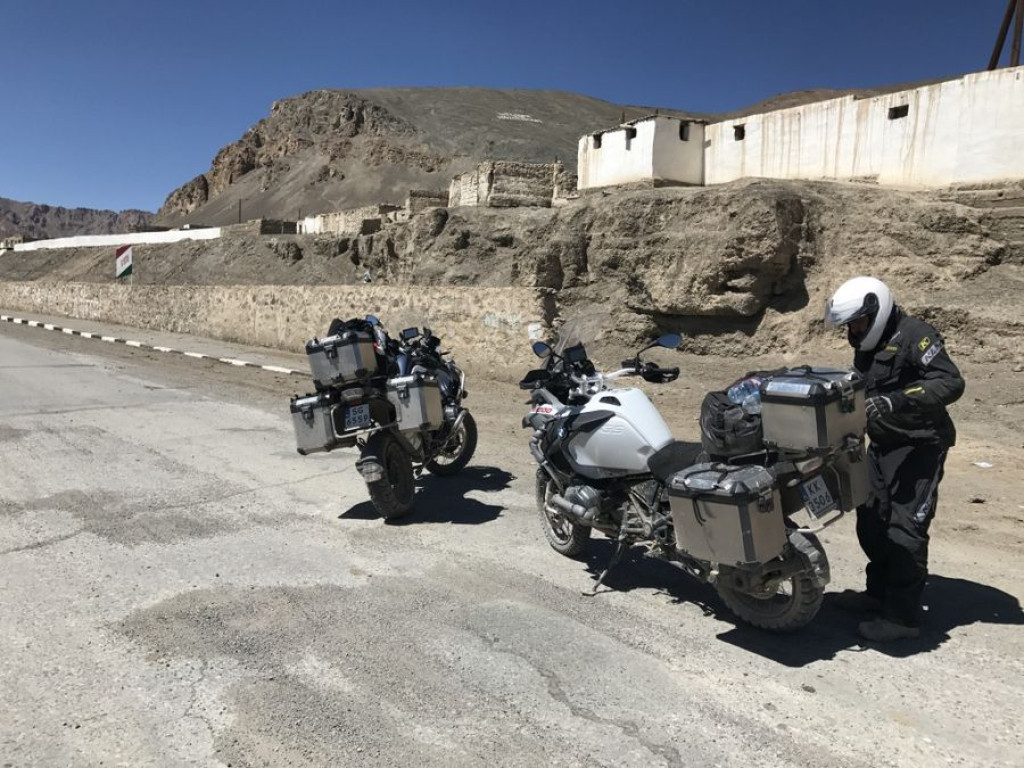 Motocyklowa podróż przez pół świata