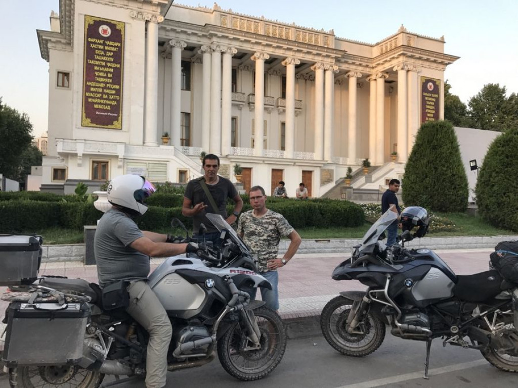 Motocyklowa podróż przez pół świata