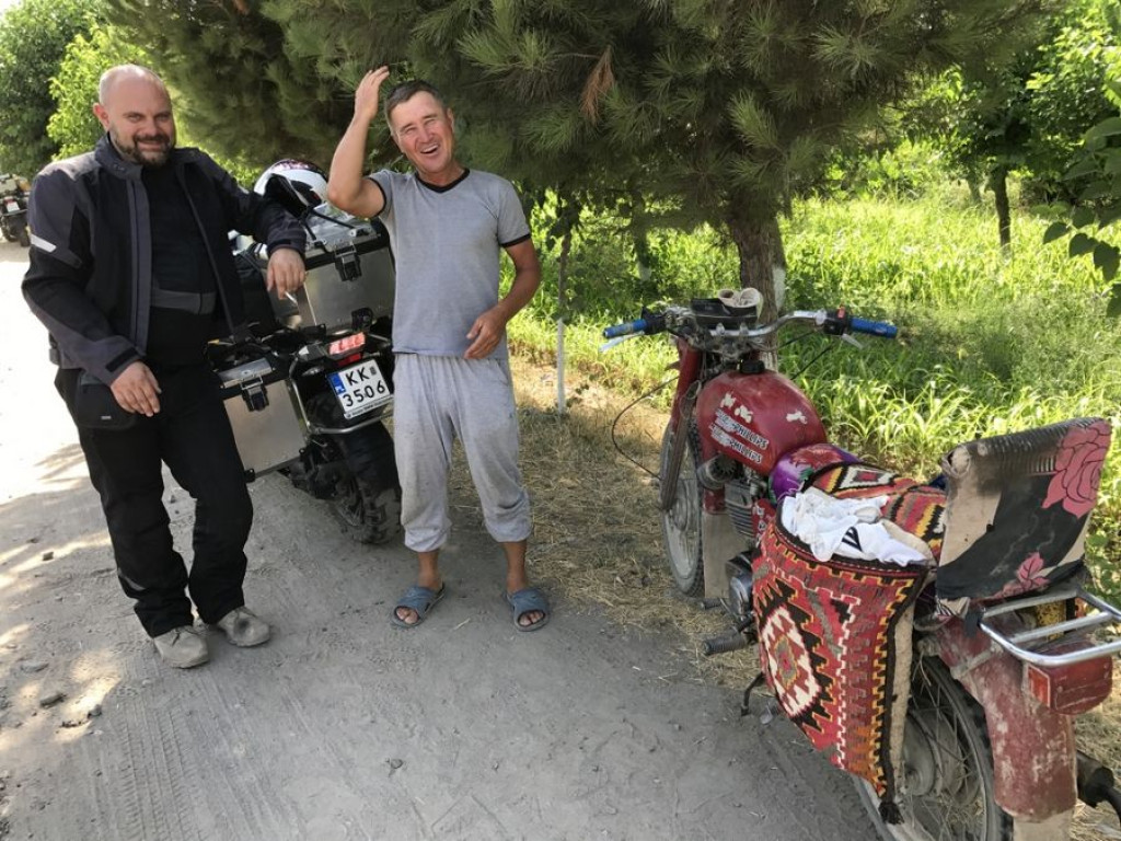 Motocyklowa podróż przez pół świata