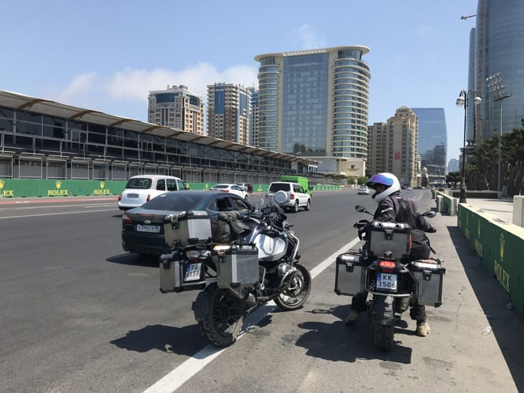 Motocyklowa podróż przez pół świata