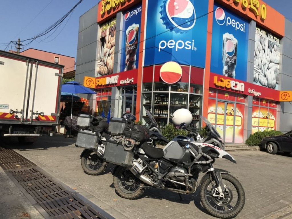 Motocyklowa podróż przez pół świata