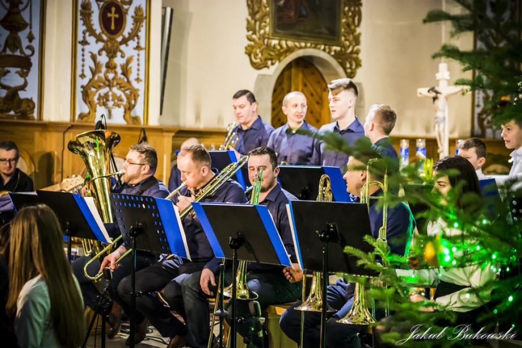 Kolędowanie z orkiestrą dętą