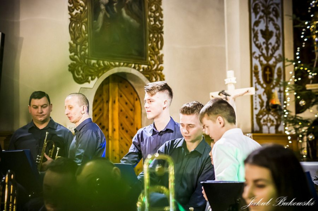 Kolędowanie z orkiestrą dętą
