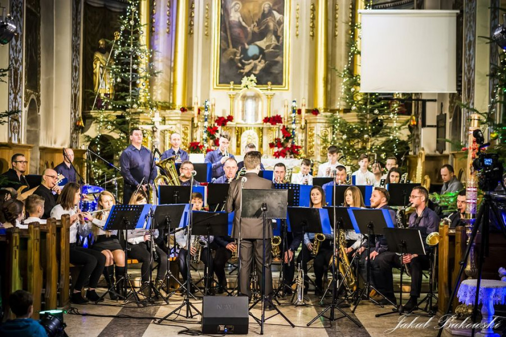 Kolędowanie z orkiestrą dętą
