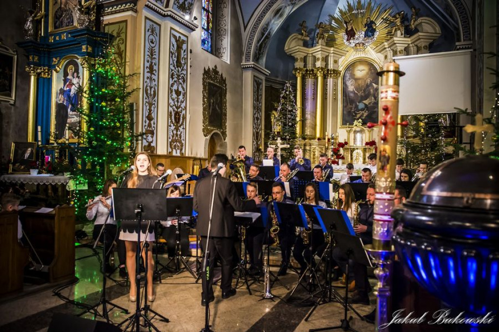 Kolędowanie z orkiestrą dętą